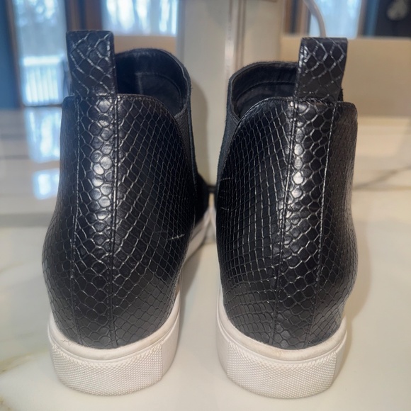 STEVE MADDEN CAYDEN HIDDEN HEEL WEDGE BLACK SUEDE SLIP ON SZ  7.5 M - Picture 5 of 8